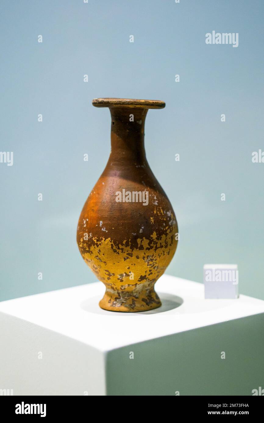 Vernice rosso-marrone unguentary, 450 AC - Parco Archeologico di Selinunte - Sicilia, Italia Foto Stock