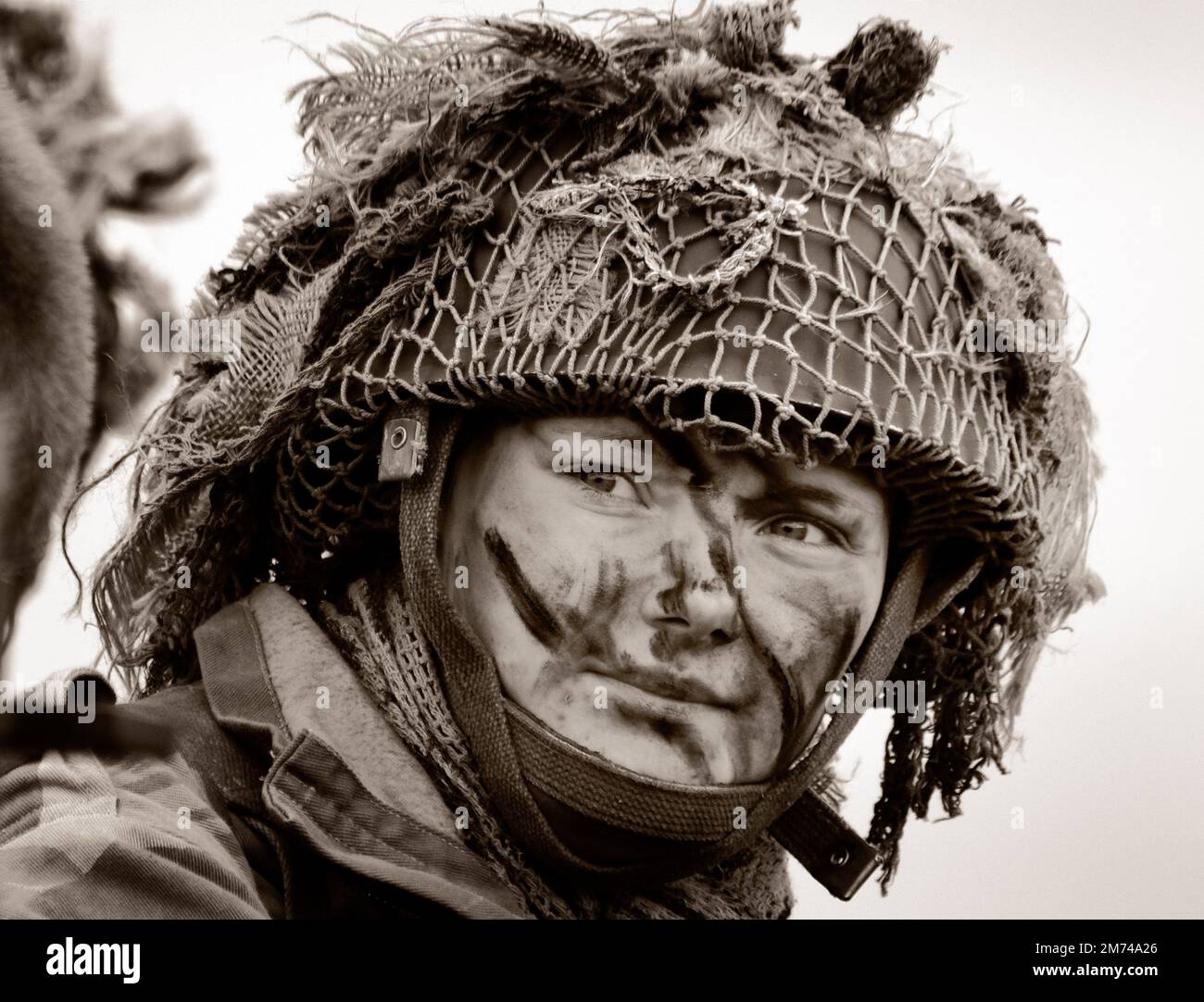 Enactor in mostra militare raffigurante soldato delle guerre mondiali. Foto Stock