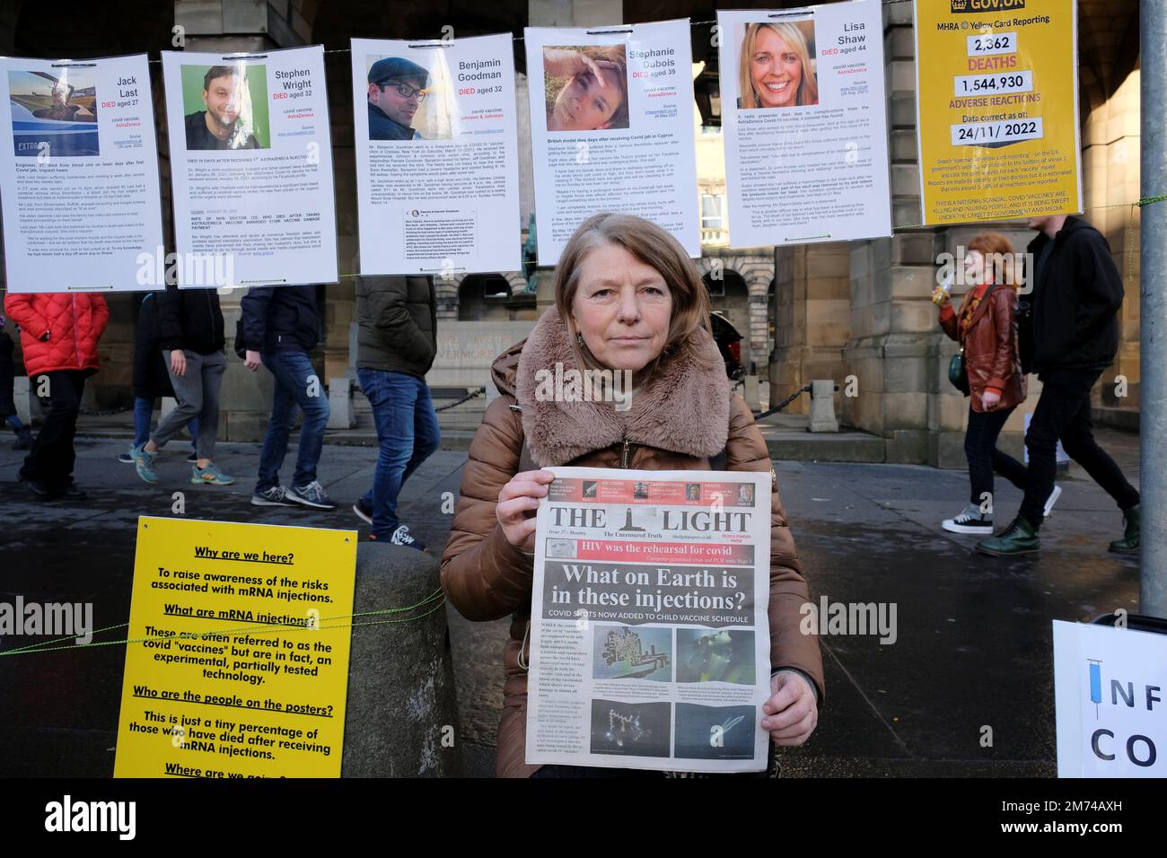 Edimburgo, Scozia, Regno Unito. 7th gennaio 2023. Scozia contro Lockdown rally fuori St. Giles Cathedral sul Royal Mile. Campagna che dice NO agli scozzesi e al Regno Unito Coronavirus Act 2020, NO alle maschere facciali obbligatorie e NO ai vaccini obbligatori. Credit: Craig Brown/Alamy Live News Foto Stock