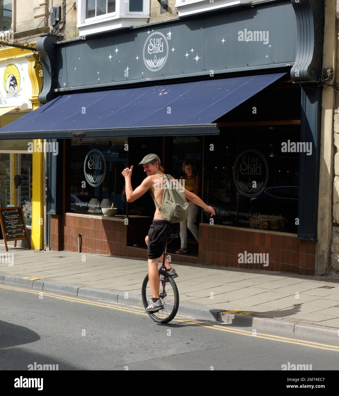 Monociclista Glastonbury Hight Street Foto Stock