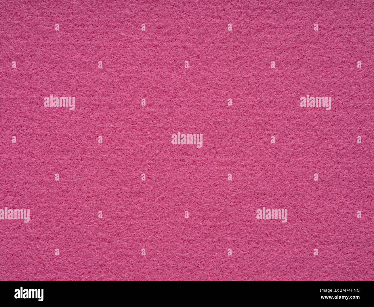 Texture di crimdon, porpora, feltro rosa primo piano. Concetto artigianale, artigianato, fai da te. Vista dall'alto, disposizione piatta, layout, posizione per il testo. Per i negozi Foto Stock