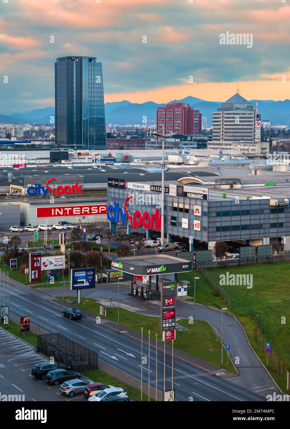Lubiana, Slovenia - 26 dicembre 2022: Città commerciale e centri commerciali di BTC a Lubiana Foto Stock