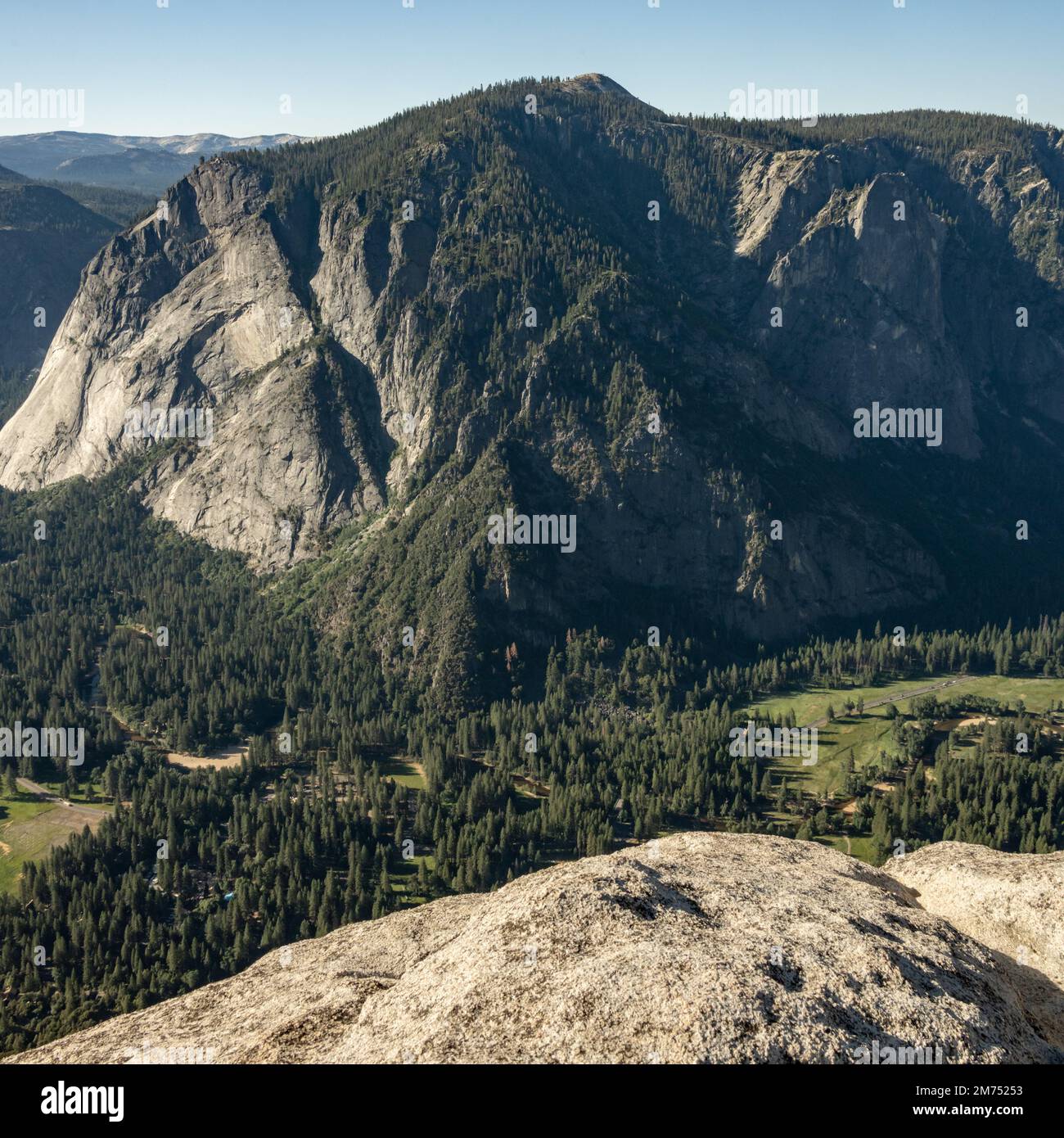 Moran Point e la valle sottostante da Yosemite Point in estate Foto Stock