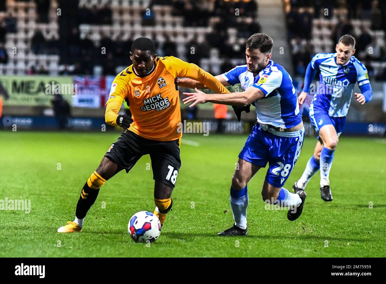 Cambridge, Regno Unito. 7th gennaio 2023. c1during la partita della Sky Bet League 1 tra Cambridge United e Bristol Rovers all'Abbey Stadium, Cambridge il 8 sfidato da Zain Westbrooke (8 Bristol Rovers) il 2Saturday 7th gennaio 2023. (Credit: Kevin Hodgson | MI News) Credit: MI News & Sport /Alamy Live News Foto Stock