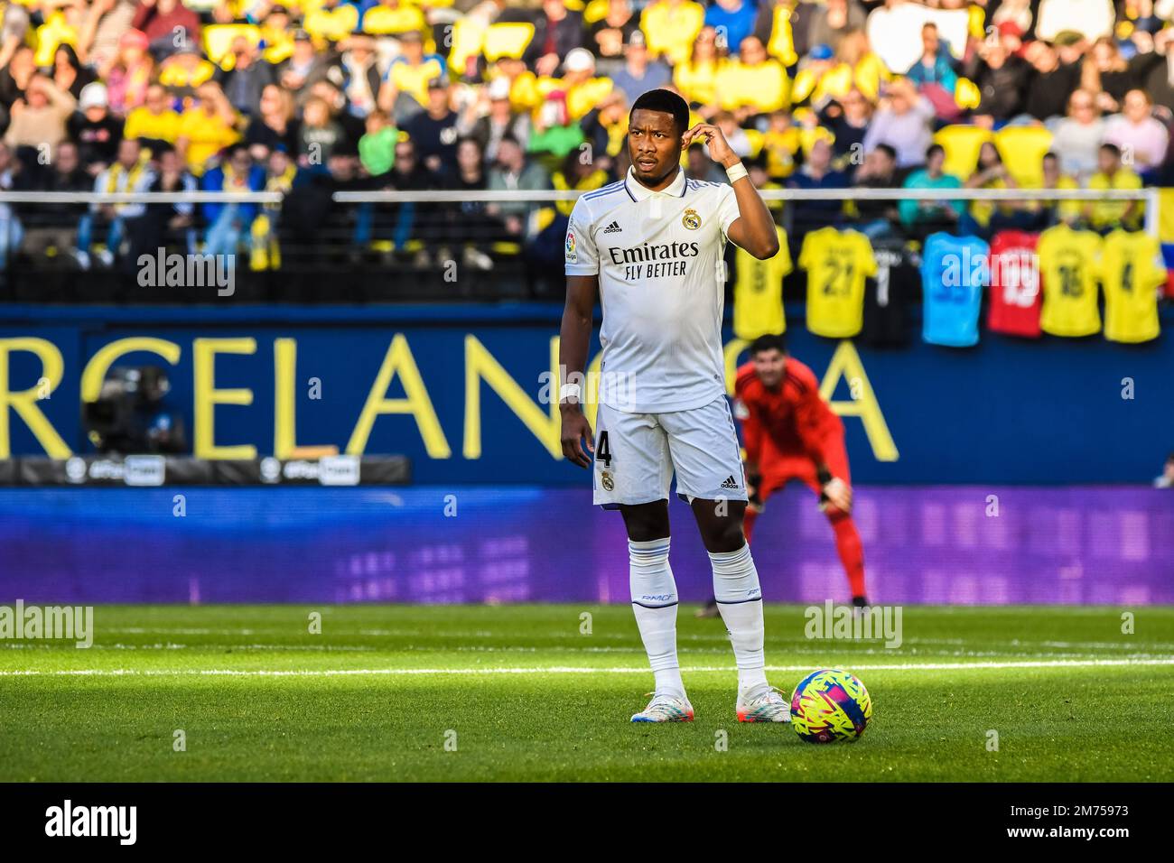 VILLARREAL, SPAGNA - GENNAIO 7: David Alaba del Real Madrid CF spara una colpa durante la partita tra Villarreal CF e Real Madrid CF della Liga Santander il 7 Gennaio 2023 a Estadi de la Ceramica a Villarreal, Spagna. (Foto di Samuel Carreño/ PX Images) Credit: PX Images/Alamy Live News Foto Stock