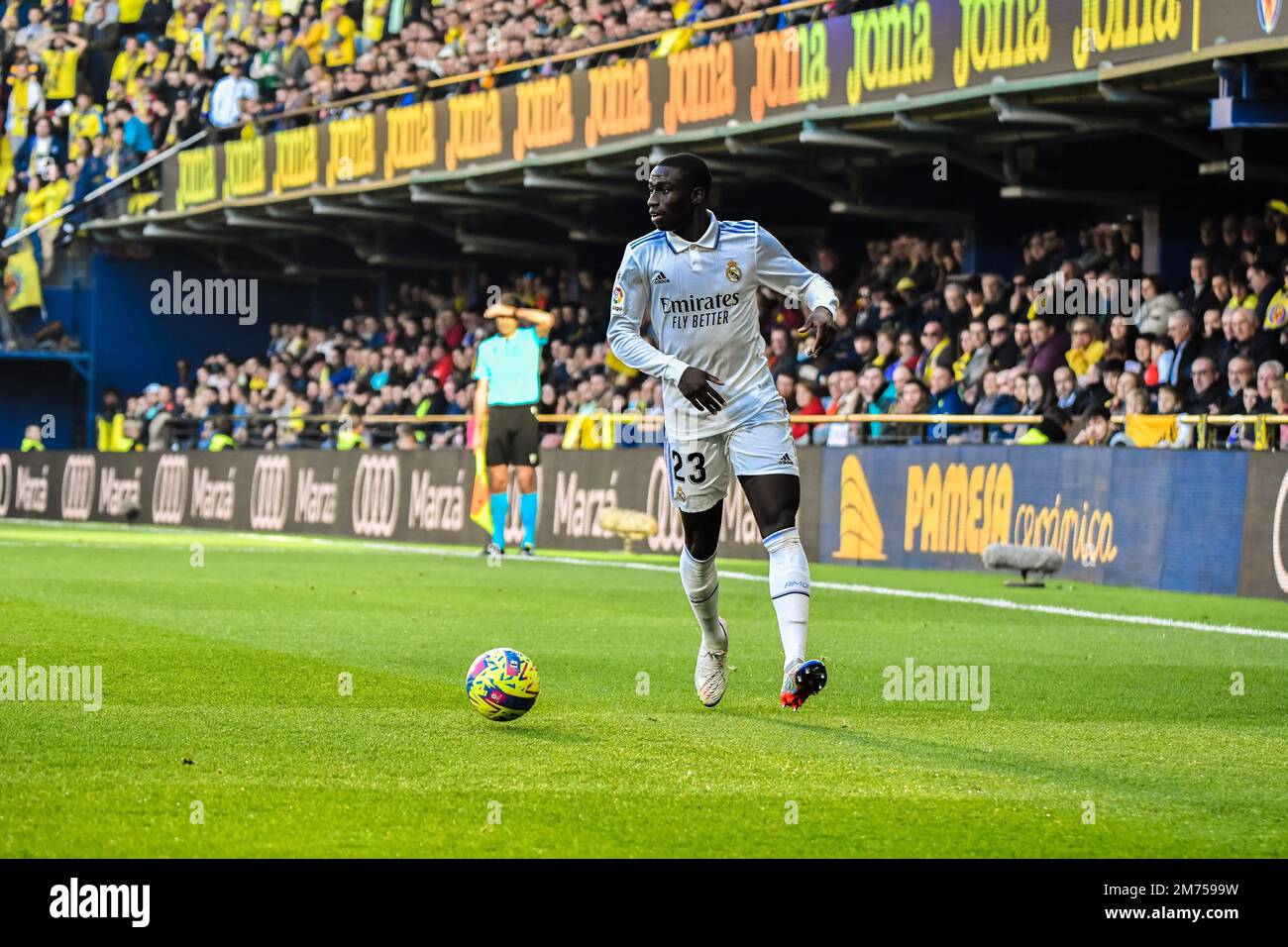 VILLARREAL, SPAGNA - GENNAIO 7: Ferland Mendy del Real Madrid CF Focus durante la partita tra Villarreal CF e Real Madrid CF della Liga Santander il 7 Gennaio 2023 a Estadi de la Ceramica a Villarreal, Spagna. (Foto di Samuel Carreño/ PX Images) Credit: PX Images/Alamy Live News Foto Stock