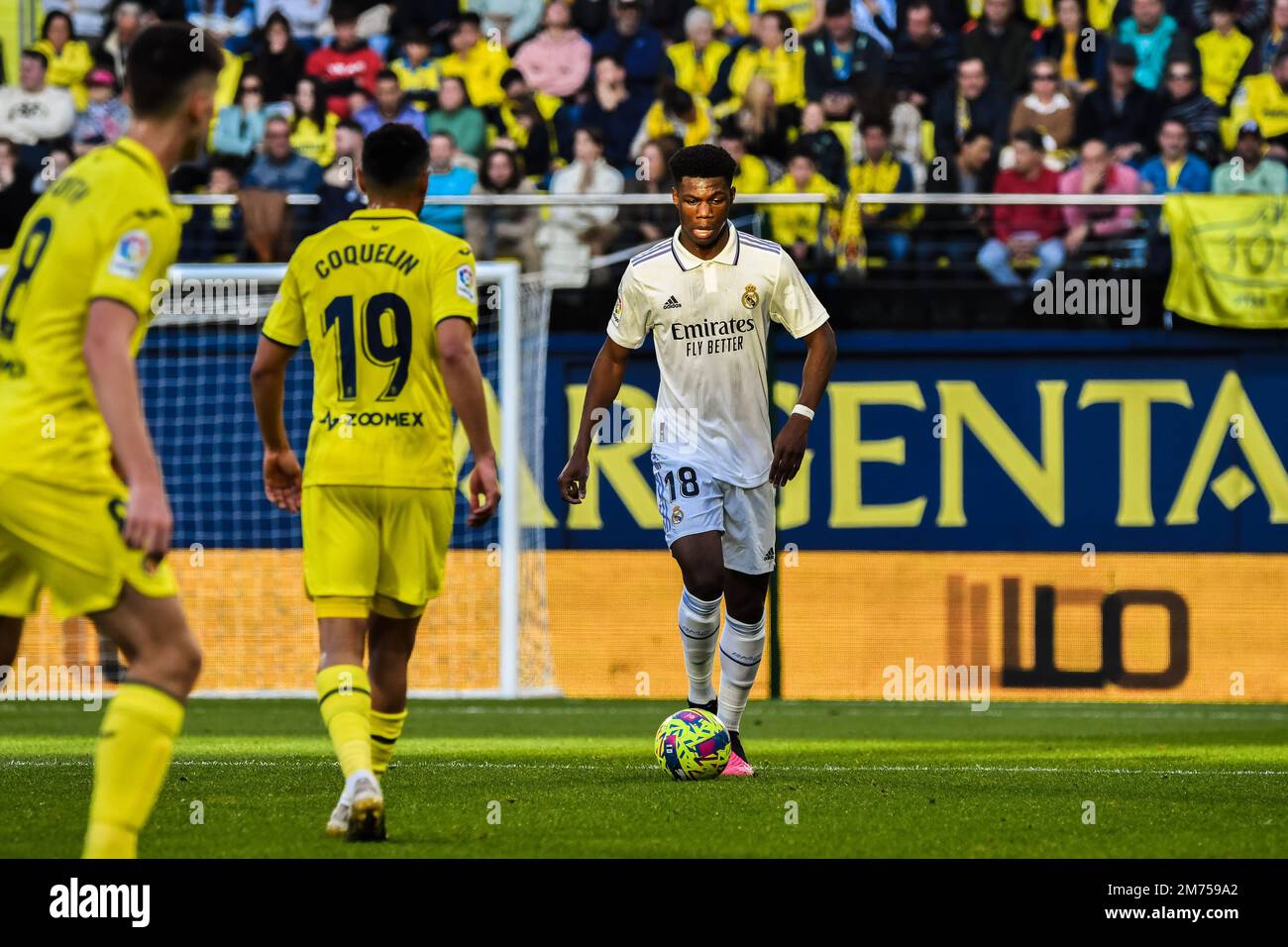 VILLARREAL, SPAGNA - GENNAIO 7: Aurélien Tchouameni del Real Madrid CF controlla la palla durante la partita tra Villarreal CF e Real Madrid CF di la Liga Santander il 7 Gennaio 2023 a Estadi de la Ceramica a Villarreal, Spagna. (Foto di Samuel Carreño/ PX Images) Credit: PX Images/Alamy Live News Foto Stock