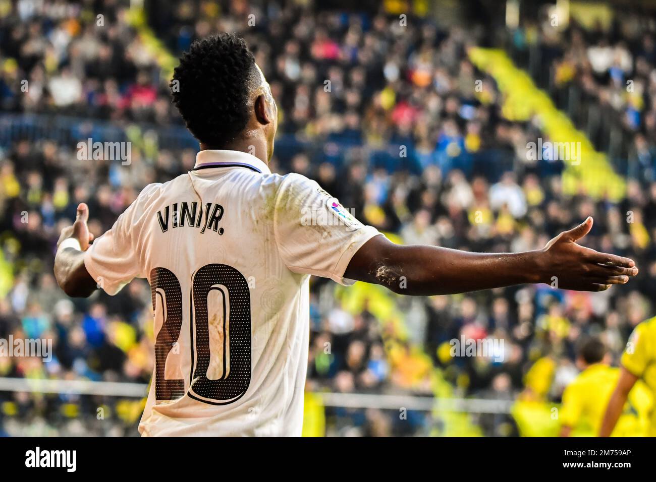 VILLARREAL, SPAGNA - 7 GENNAIO: Vinicius Jr del Real Madrid CF protesta durante la partita tra Villarreal CF e Real Madrid CF della Liga Santander il 7 gennaio 2023 a Estadi de la Ceramica a Villarreal, Spagna. (Foto di Samuel Carreño/ PX Images) Credit: PX Images/Alamy Live News Foto Stock