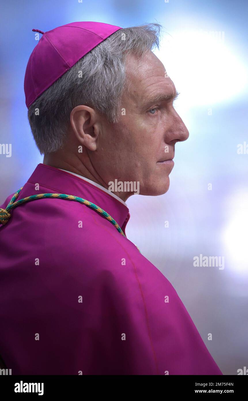 Stato della Città del Vaticano, Vatikanstadt. 07th Jan, 2023. Monsignor Georg Gaenswein. Foto: Monsignor Georg Gänswein.Papa Francesco messa. La solennità dell'Epifania nella basilica di San Pietro in Vaticano. 6 gennaio 2018 Credit: dpa/Alamy Live News Foto Stock