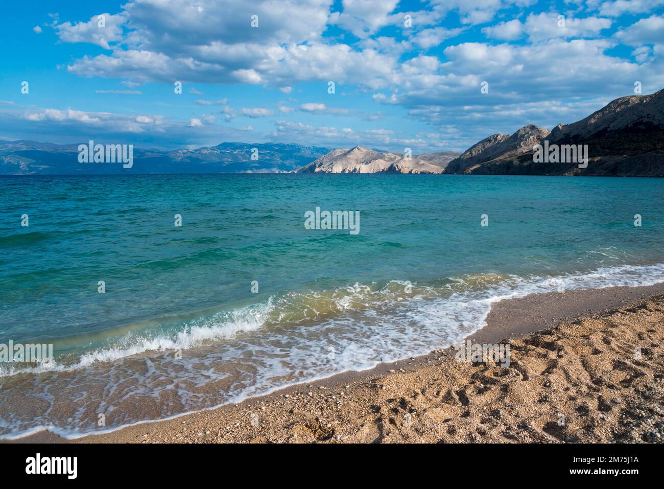 Spiaggia di Baska, Isola di Krk, Isola di Prvic, Golfo del Quarnero, Kotar Primorje-Gorski, Croazia Foto Stock
