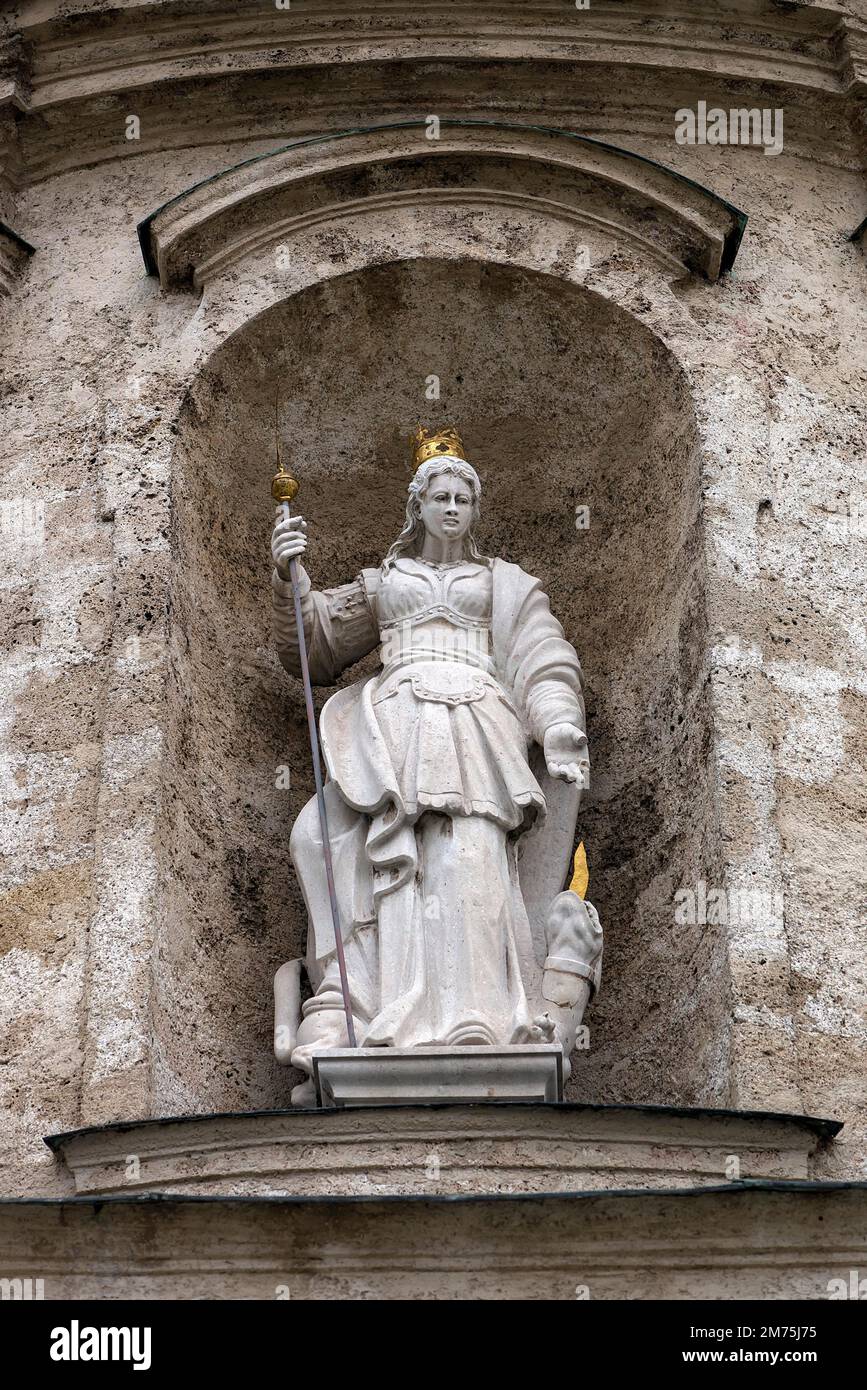 Scultura di San Margaret, patrono della chiesa ex Kloister Chiesa di San Margaret, Baumburg, Baviera, Germania Foto Stock