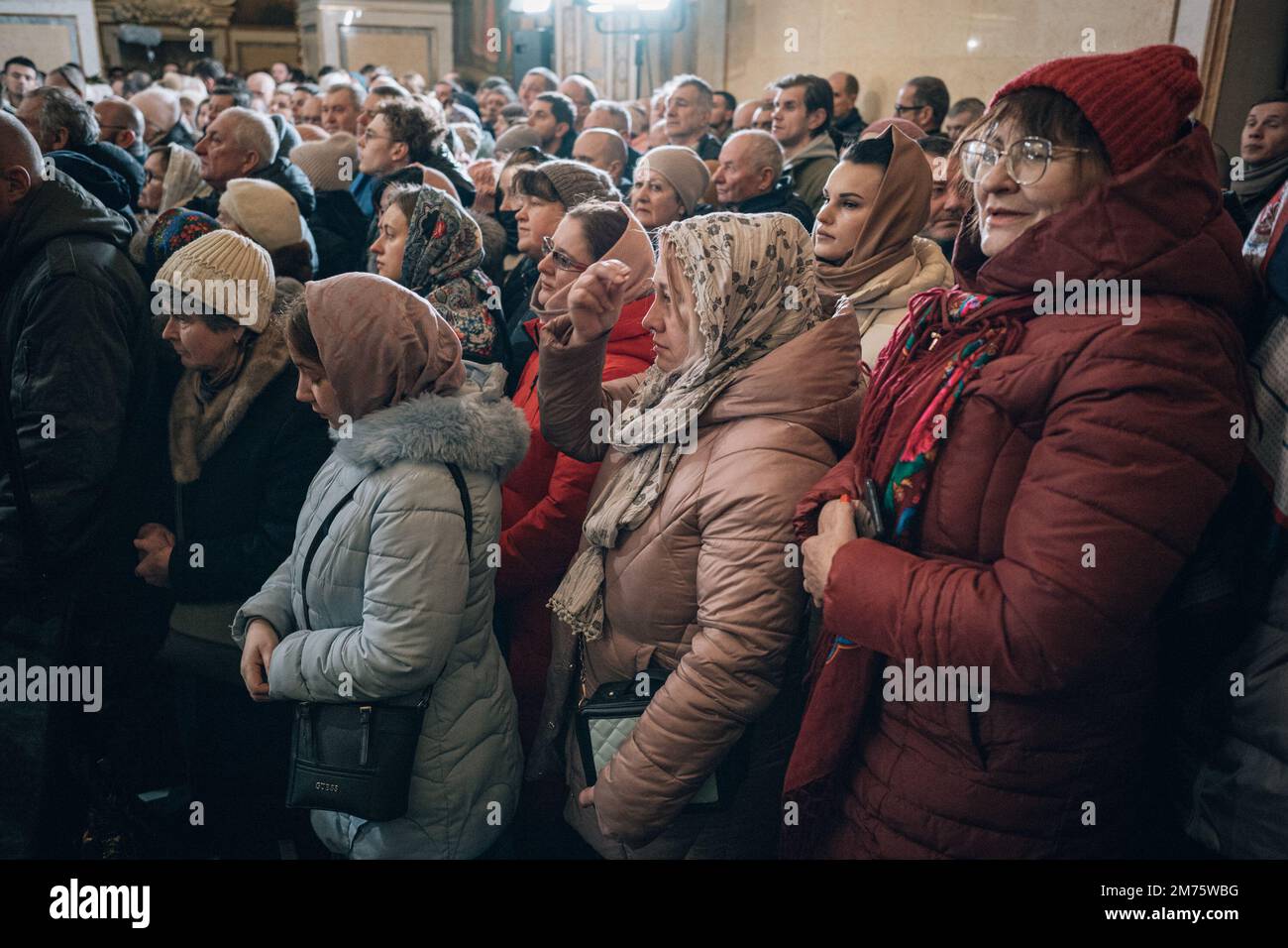 Kiev, Ucraina. 07th Jan, 2023. Nicolas Cleuet / le Pictorium - UKR - guerra Ucraina - Kiev - Messa della Natività Ortodossa - Chiesa della dominazione, Monastero delle Grotte - 7/1/2023 - Ucraina / Kyiv ; Kiev / Kiev - Servizio storico di celebrazione della nascita di Gesù da parte del Patriarca Epihpane della Chiesa Ortodossa Ucraina nella Chiesa della dominazione nel Monastero delle Grotte, presa in consegna dalla chiesa allegata al Patriarcato di Mosca Credit: LE PICTORIUM/Alamy Live News Foto Stock