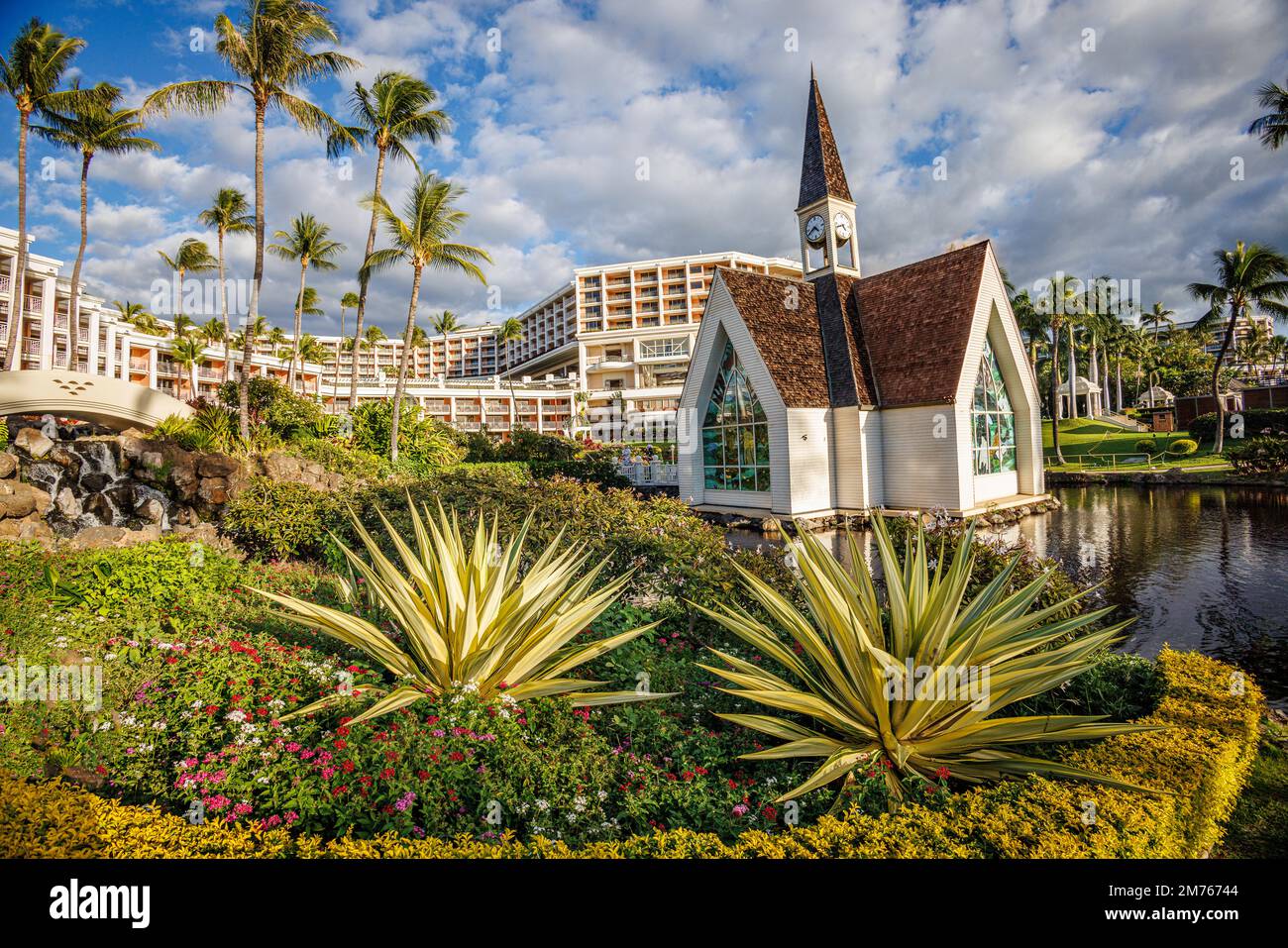 Cappella, giardini e cascata al Grand Wailea Resort, Wailea, Maui, Hawaii. Foto Stock