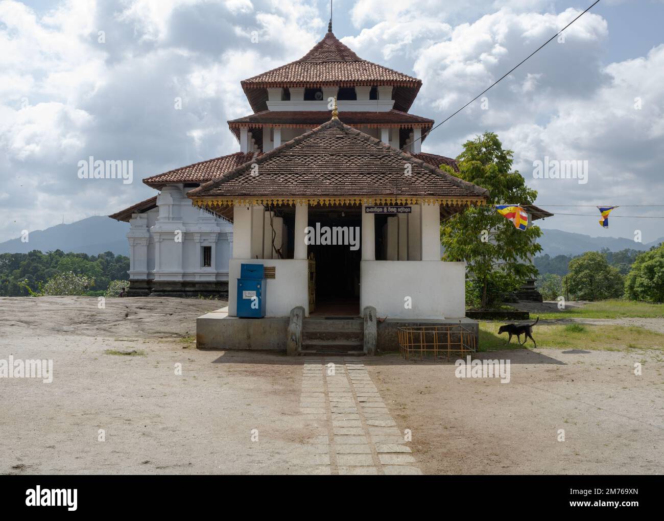 Lankatilaka Vihara è un tempio buddista situato in Udunuwara di Kandy.The storia del tempio risale al 14th ° secolo. Secondo storico Foto Stock