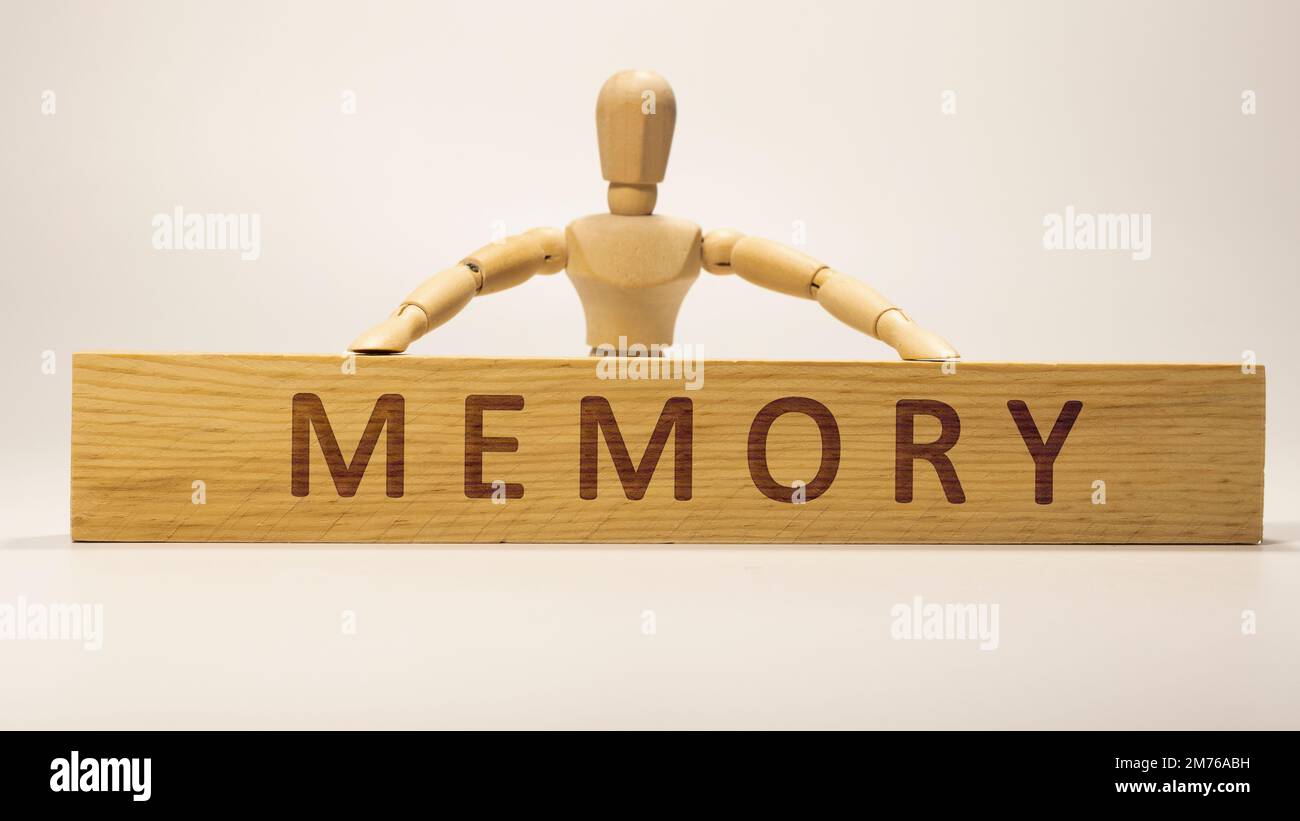 La memoria è stata scritta sulla superficie di legno. Concetto di legno. Foto Stock