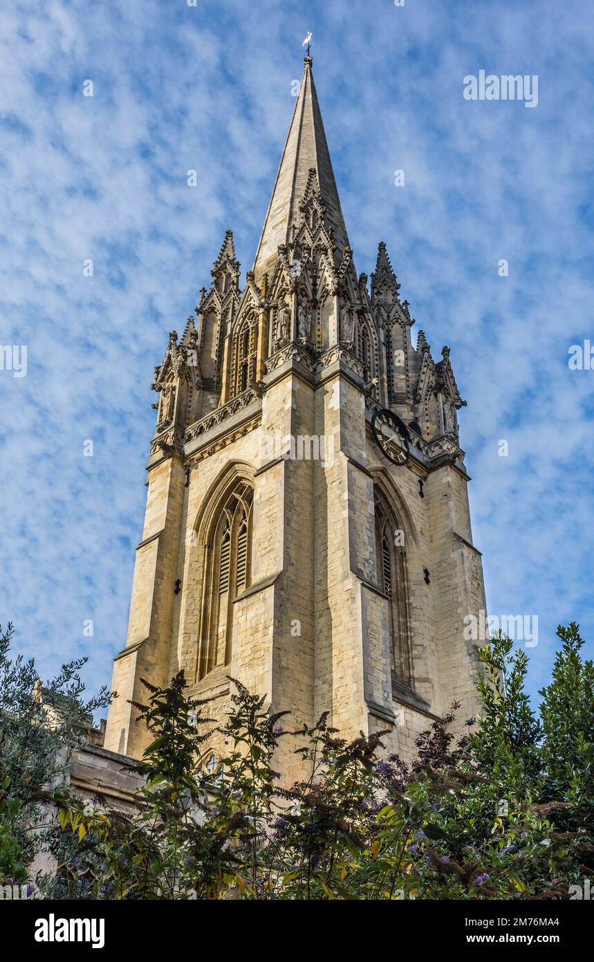 Towerof del 13th ° secolo la Chiesa Universitaria di Santa Maria la Vergine a Oxford, Oxfordshire, Inghilterra sudorientale Foto Stock