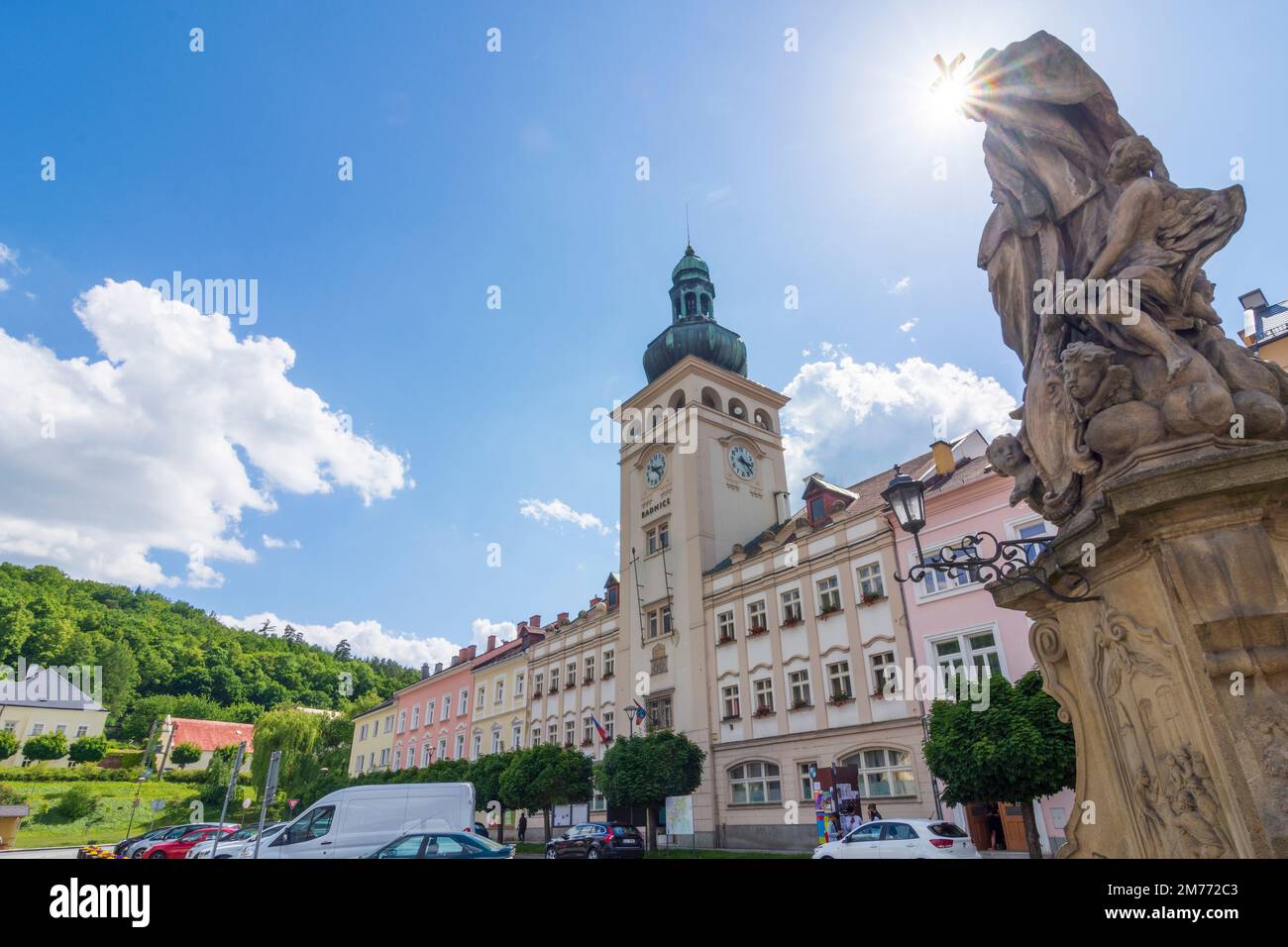 Fulnek: Piazza Komenskeho con il municipio in , Moravskoslezsky, Regione Moravo-Slesiana, Regione Mährisch-schlesische, Ceco Foto Stock