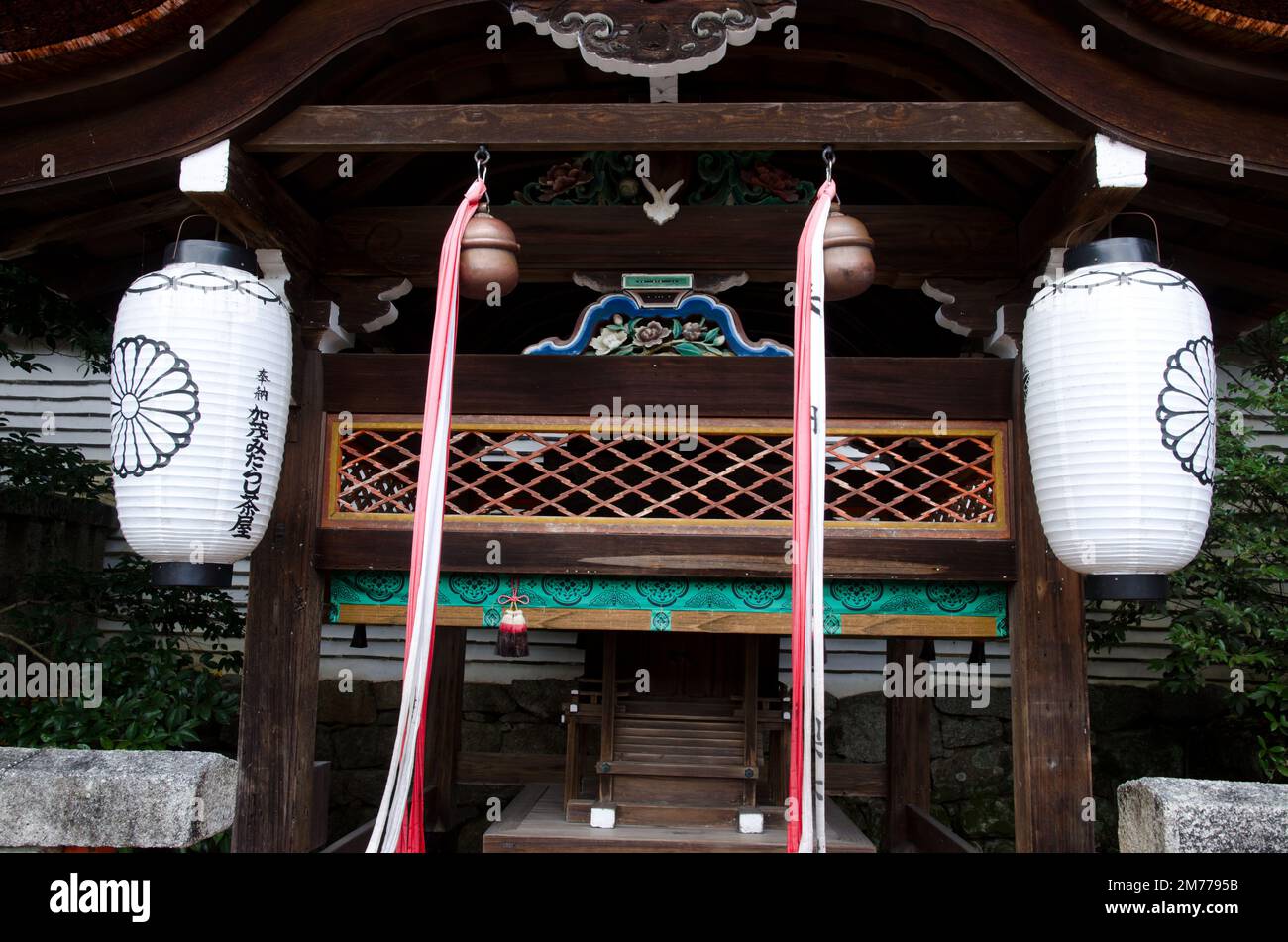 Shimogamo, 11 dicembre 2017: Altare nel Santuario Shimogamo di Kyoto. Honshu. Giappone. Foto Stock