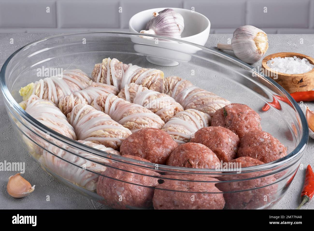 Polpette e involtini di cavolo Foto Stock