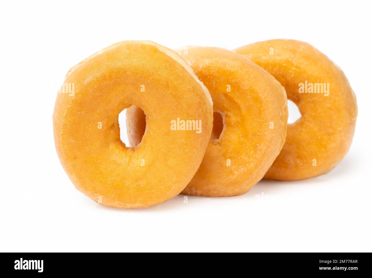 Tre ciambelle semplici con fondo bianco Foto Stock