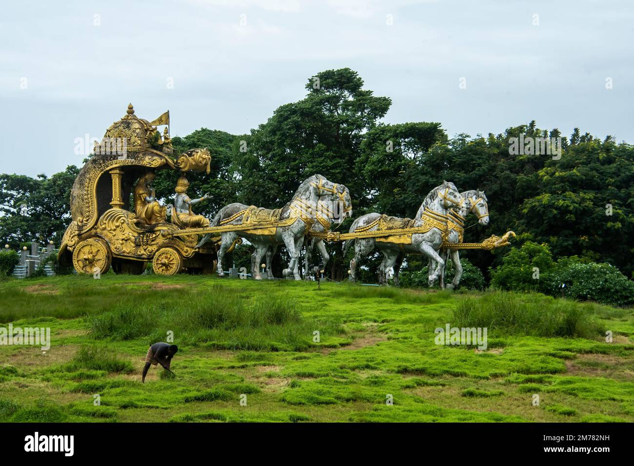 Statura di Shiva in mudra di Yoga vicino alle spiagge nella città di Murudeshwara, Karnataka Foto Stock