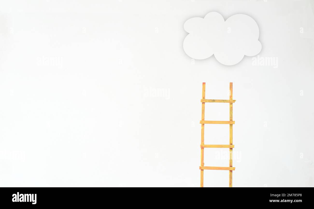 Scala di successo che porta al cloud. Business concept, successo, innovazione, start up concept.Large spazio copia Foto Stock