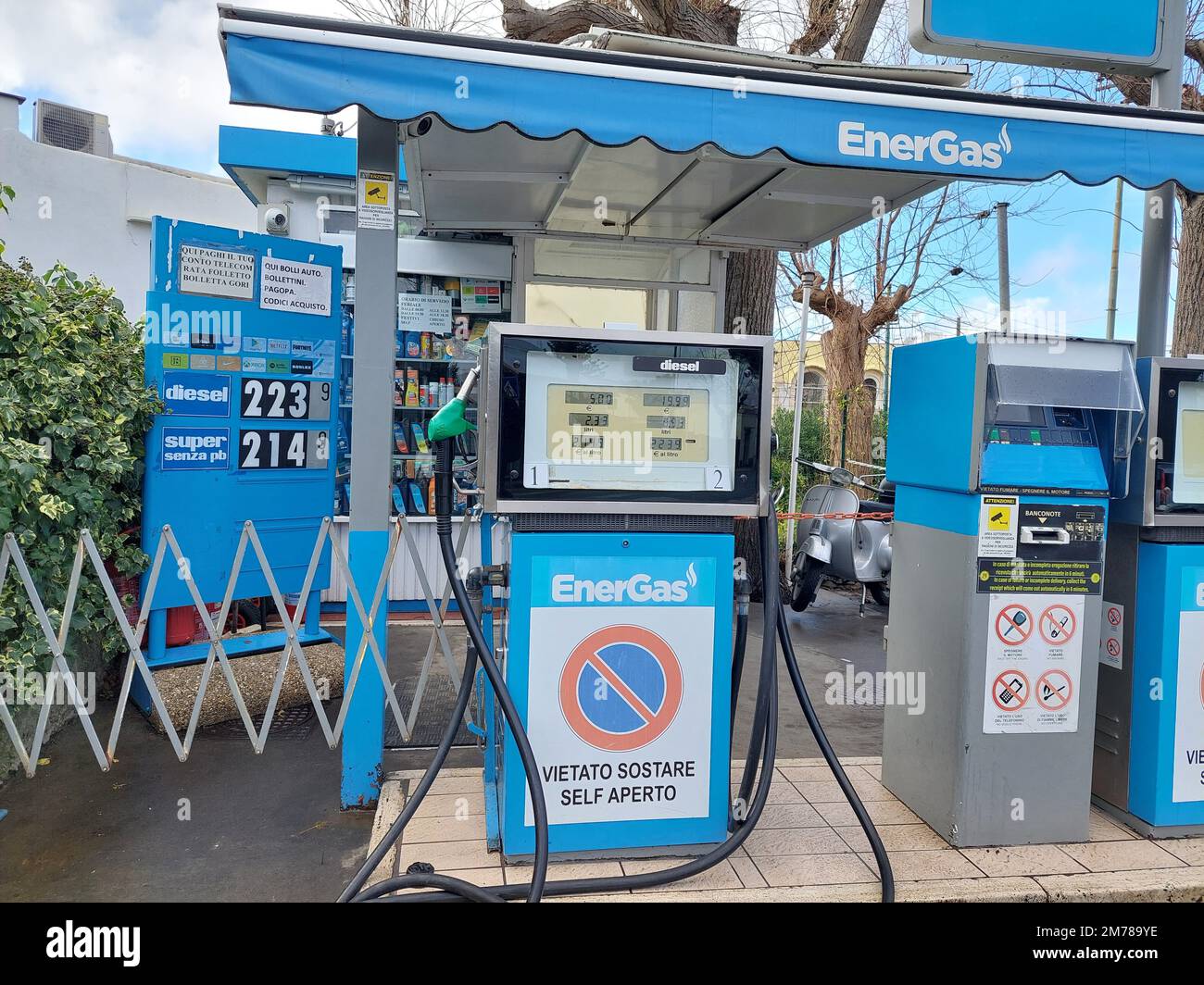 Un distributore di benzina ad Anacapri, isola di Capri (Italia) Foto Stock