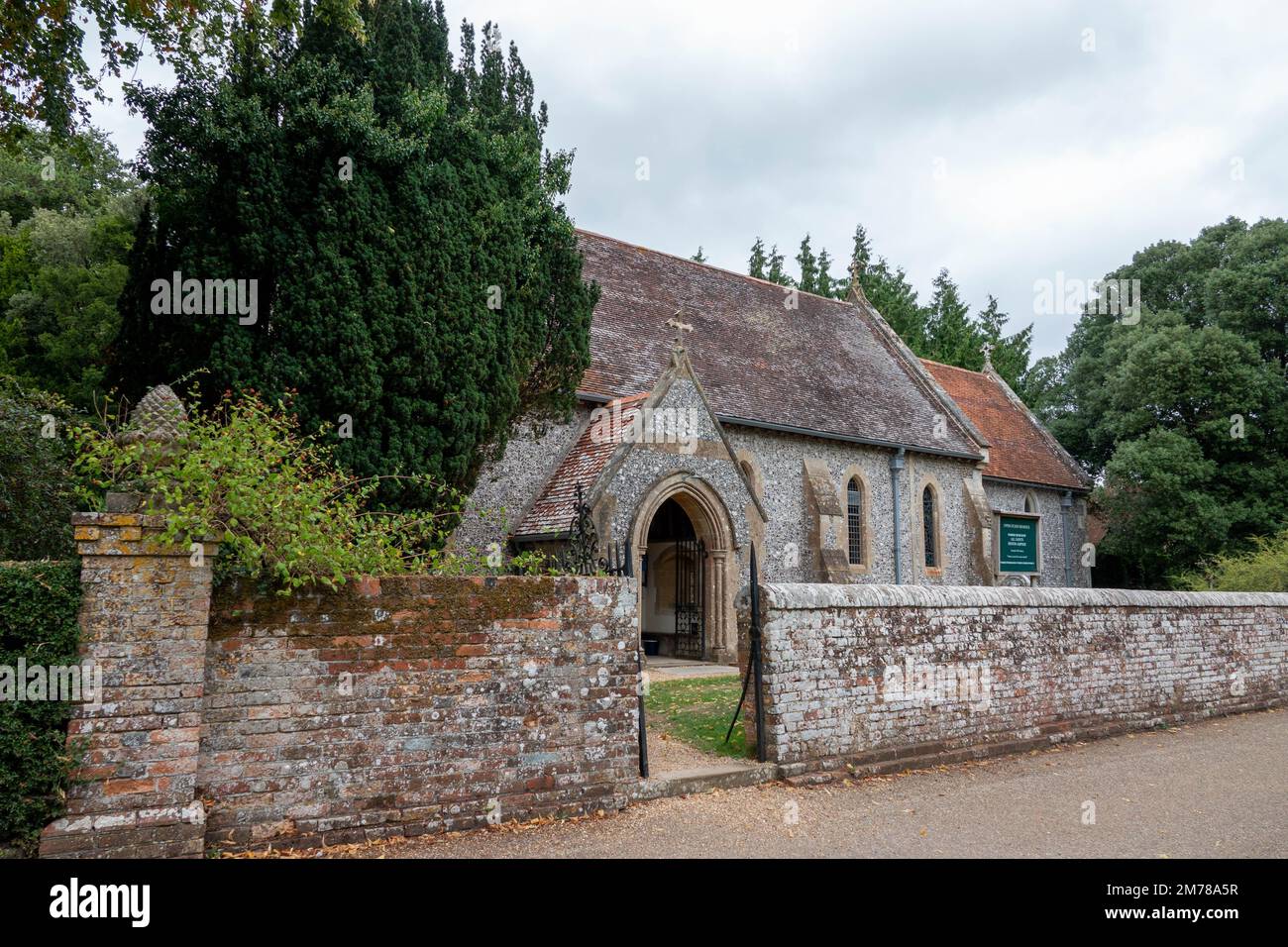 Vista di All Saints Church Hinton Ampner Hampshire Inghilterra Foto Stock