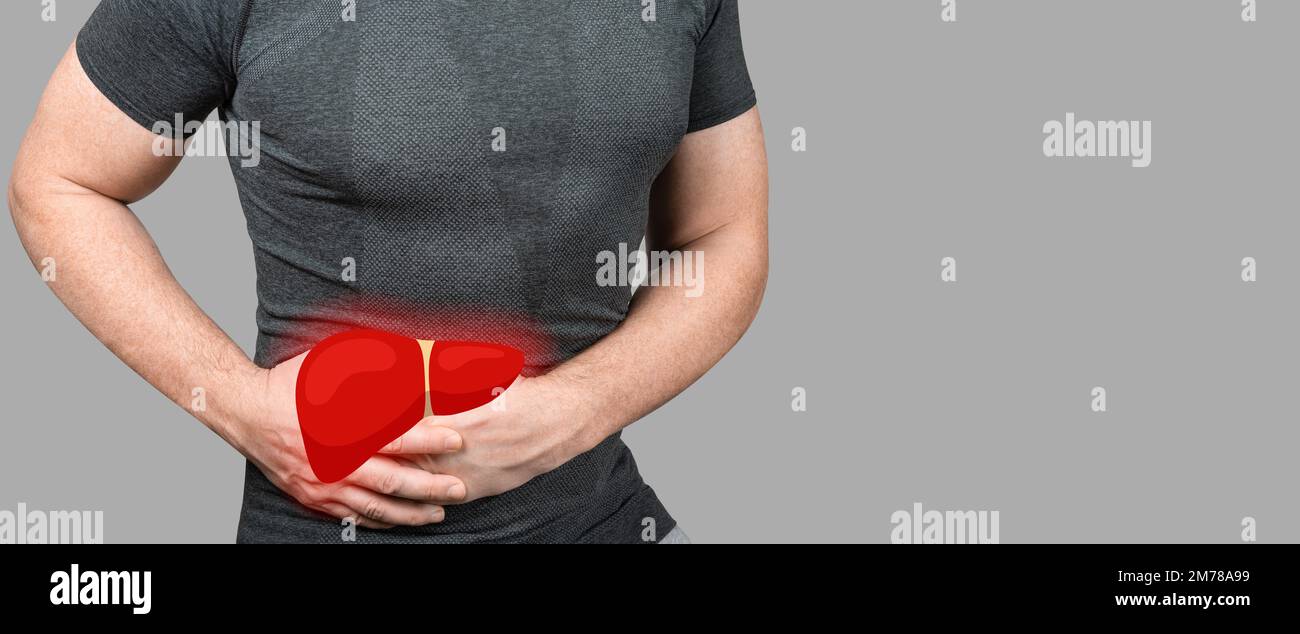 dolore al fegato. L'uomo tocca il fegato, con luce rossa. dolore al fegato. Pressione su organo epatico con espressione dolorosa. diagnosi e prevenzione Foto Stock