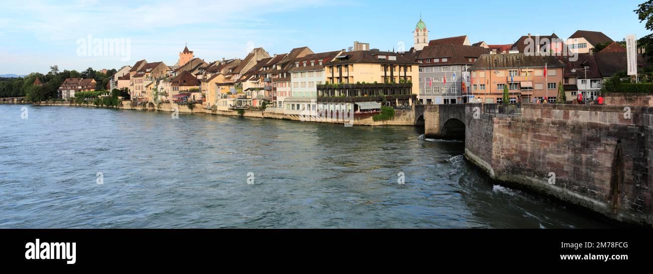 Il fiume Reno, Rheinfelden town, Canton Argovia, Svizzera, Europa Foto Stock