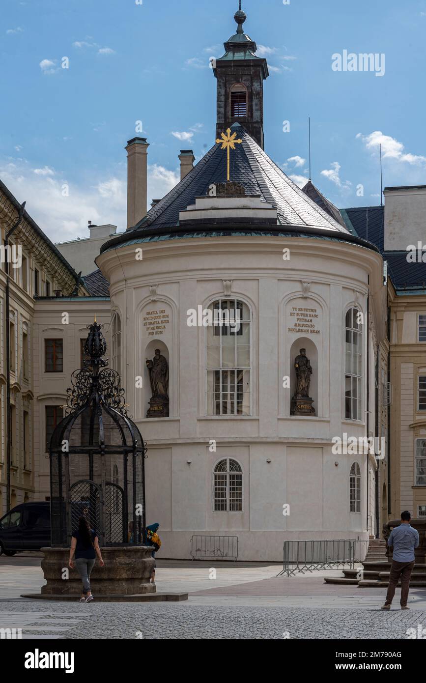 Torre nel cortile del quartier generale presidenziale ceco. Foto Stock