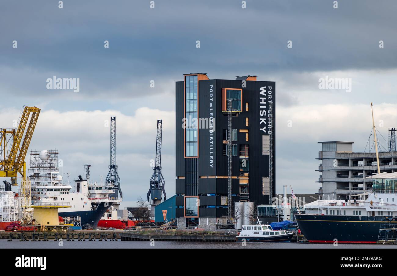 Porto di Leith, costruzione della distilleria in corso di costruzione, Leith Harbour, cantiere navale, Edimburgo, Scozia, REGNO UNITO Foto Stock