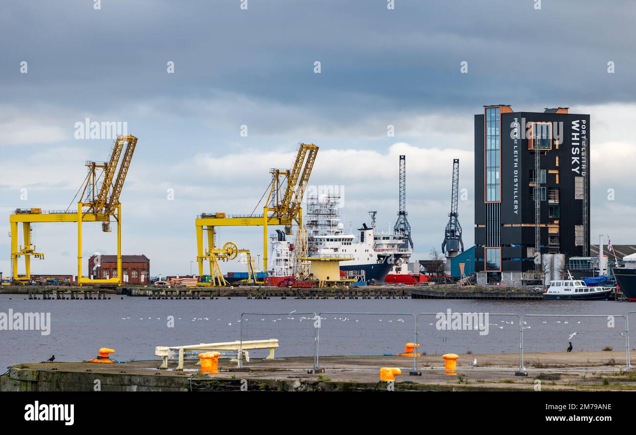 Porto di Leith, costruzione della distilleria in corso di costruzione, Leith Harbour, cantiere navale, Edimburgo, Scozia, REGNO UNITO Foto Stock