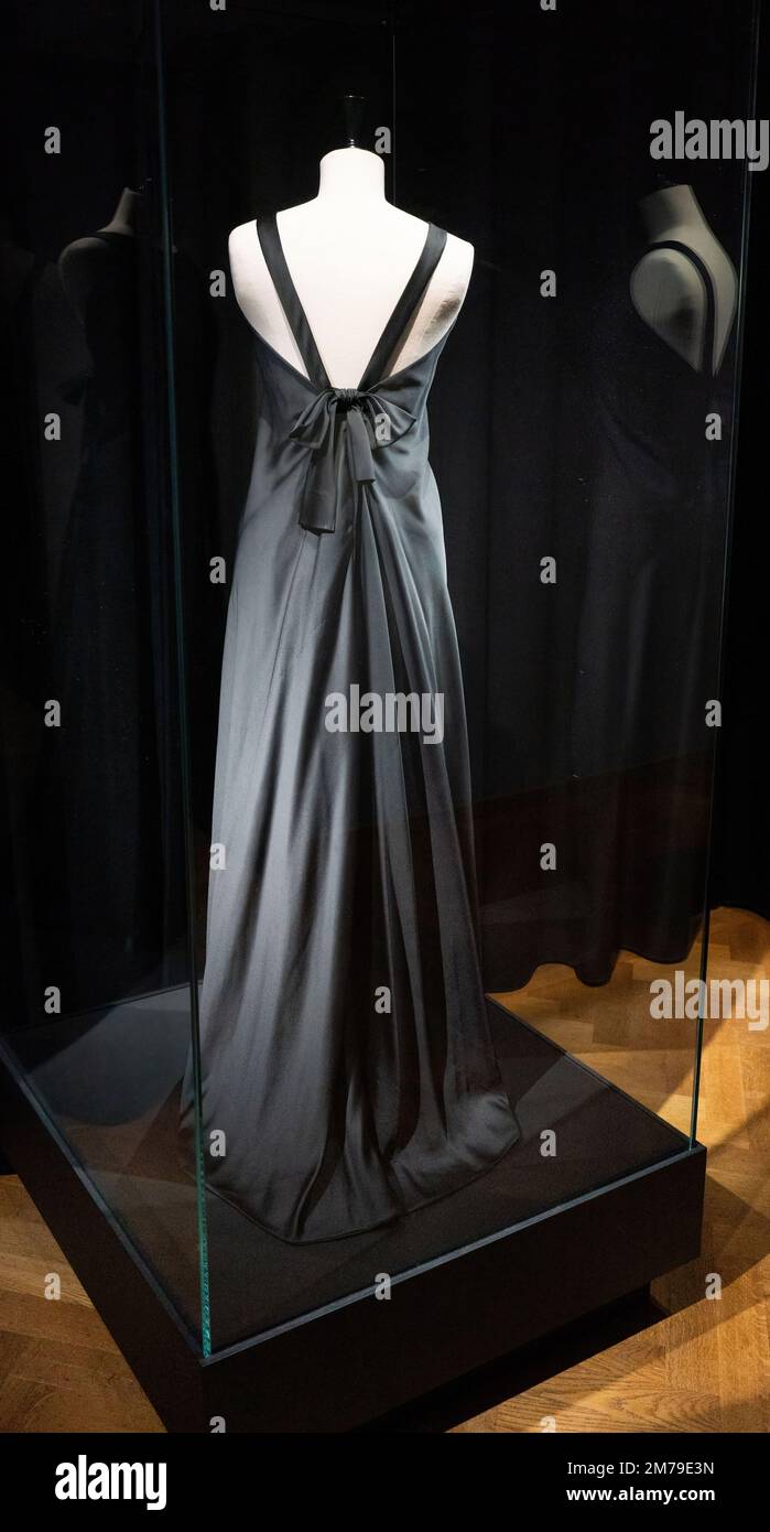 Balenciaga in Kunstmuseum Den Haag 2023 Olanda. Mostra Couture in nero, disegni di Christobal Balenciaga. vvvbvanbree fotografie Foto Stock