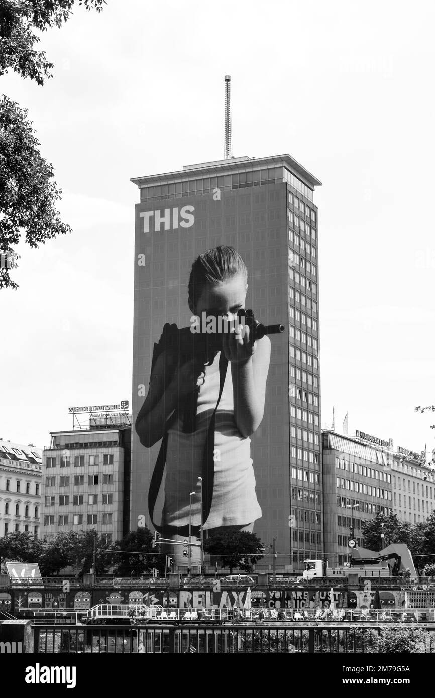 Intorno a Vienna, edifici, caffè, arte pubblica e strade acciottolate Foto Stock