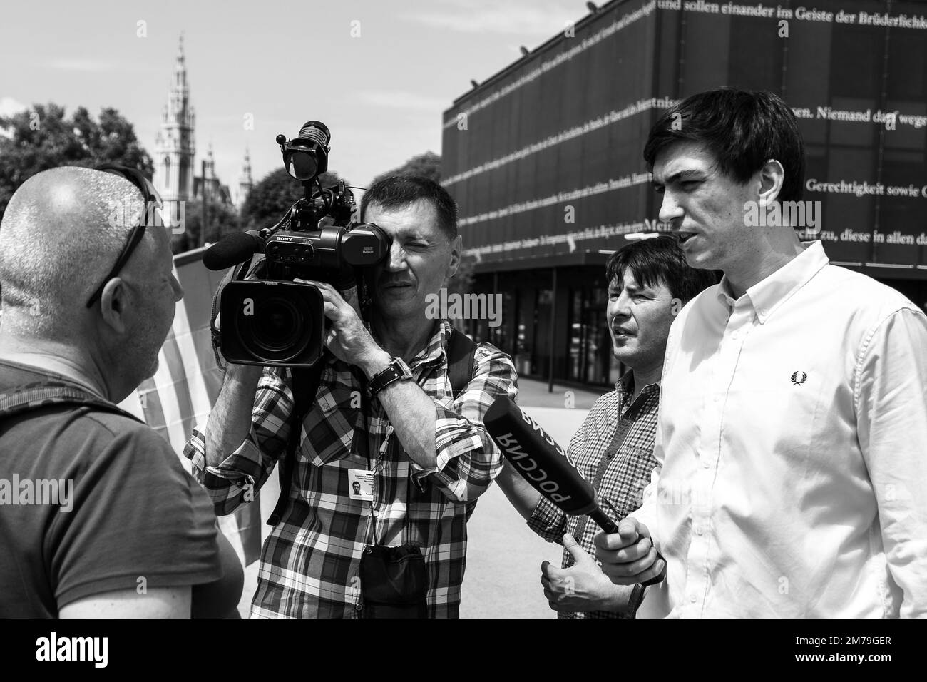 I manifestanti anti anti Putin a Heldenplatz, Vienna, 2018 giugno, in rappresentanza del popolo georgiano, si oppongono al coinvolgimento russo nel paese Foto Stock