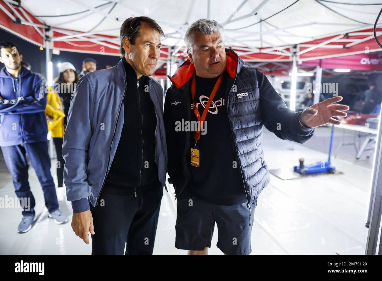 GARCIA Rudi, manager del club al Nassr della Saudi Professional League, FORTIN Jean-Marc (bel), Team Principal di Overdrive, ritratto durante la fase 8 della Dakar 2023 tra al Duwadimi e Riyadh, il 8th gennaio 2023 a Riyadh, Arabia Saudita - Foto: Julien Delfosse/DPPI/LiveMedia Foto Stock