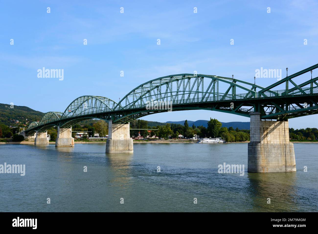 Ponte Maria Valeria, Ponte sul Danubio, collega Esztergom, Estergom, con Parkany, Sturovo, Gockern, ponte di confine dall'Ungheria alla Slovacchia Foto Stock