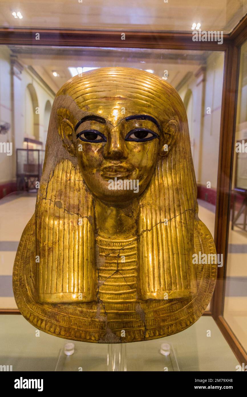 CAIRO, EGITTO - 27 GENNAIO 2019: Maschera di cartonnaggio dorata di Yuya nel Museo Egizio al Cairo, Egitto Foto Stock