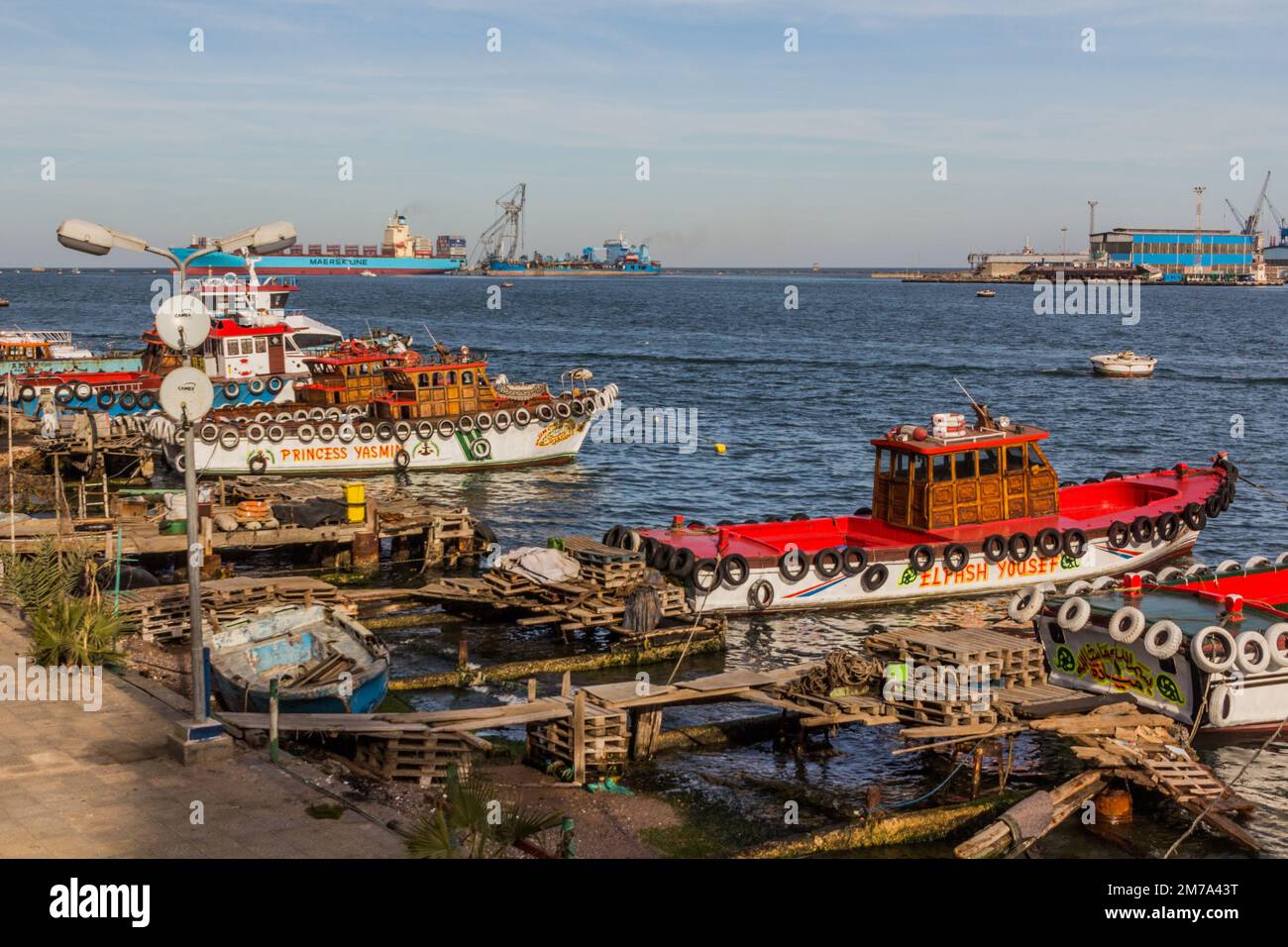 PORT SAID, EGITTO - 3 FEBBRAIO 2019: Vista del canale di Suez a Port Said, Egitto Foto Stock