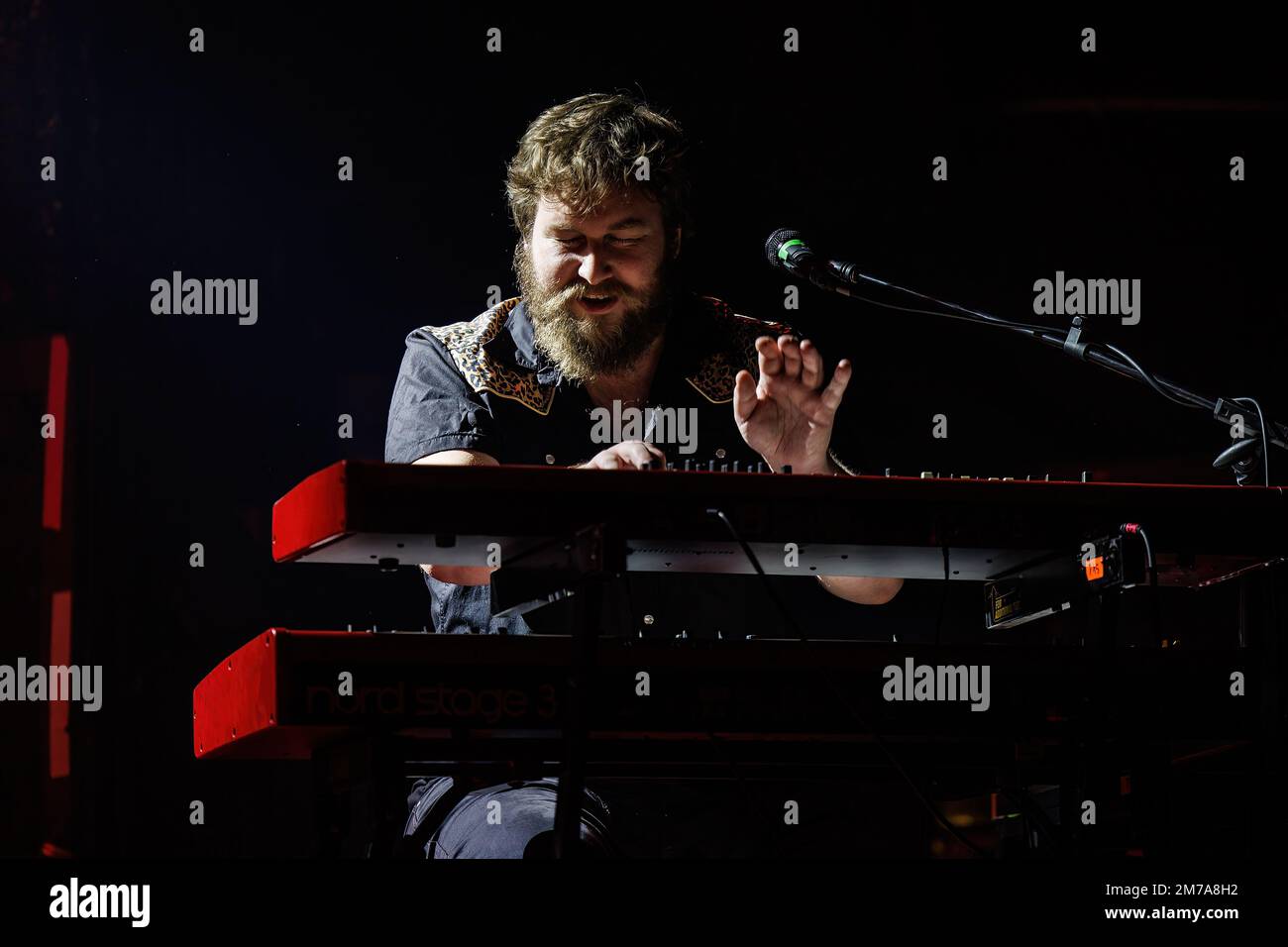 BARCELLONA - DEC 23: David Schulthess della band Morgan suona dal vivo sul palco di Razzmatazz il 23 dicembre 2022 a Barcellona, Spagna. Foto Stock