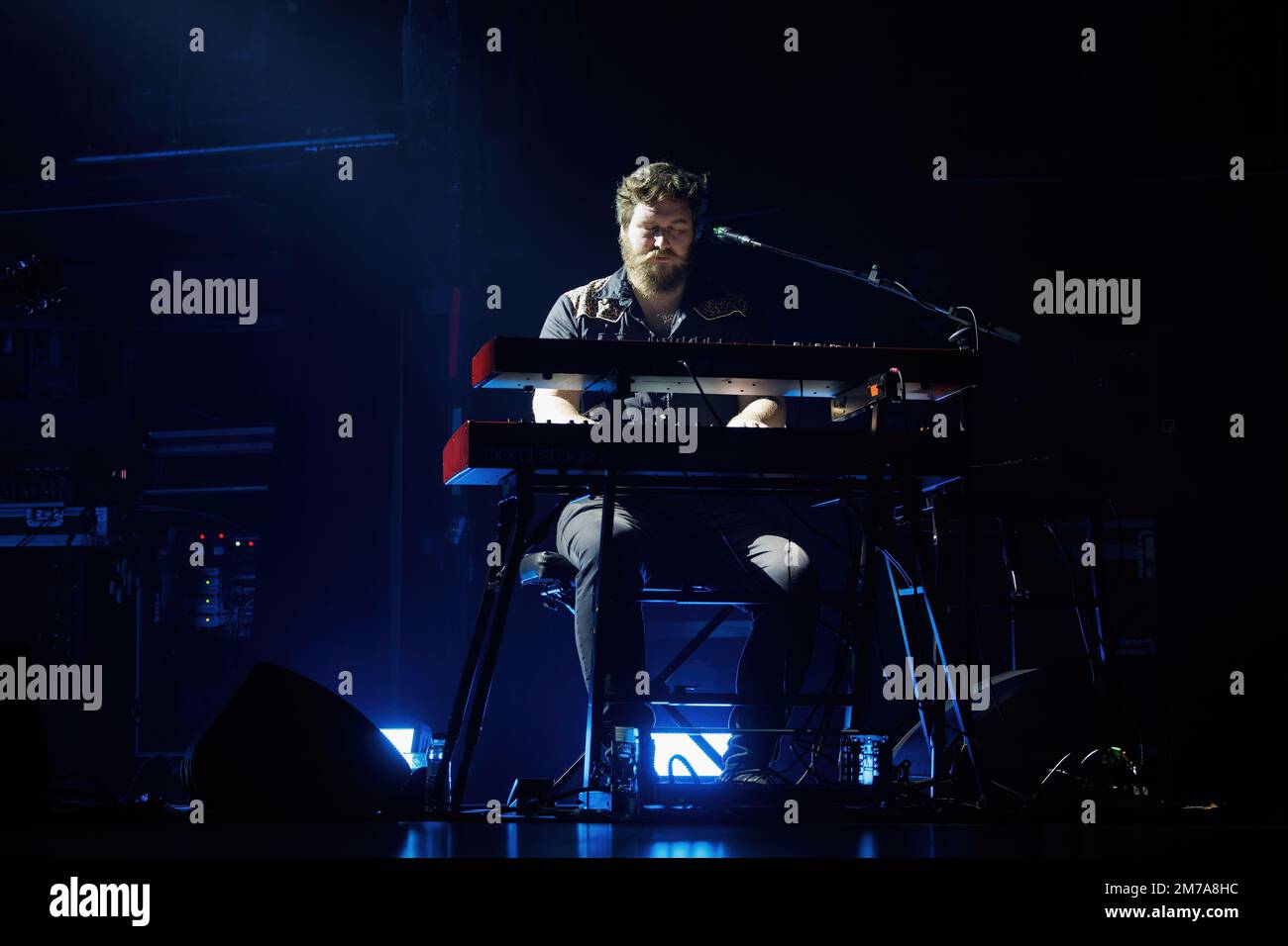 BARCELLONA - DEC 23: David Schulthess della band Morgan suona dal vivo sul palco di Razzmatazz il 23 dicembre 2022 a Barcellona, Spagna. Foto Stock