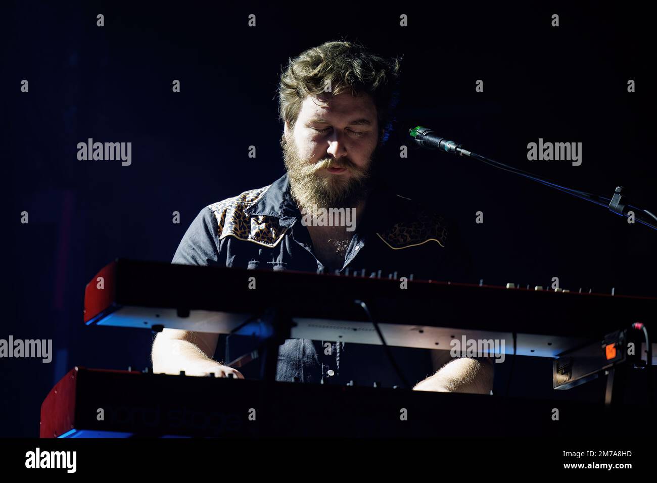 BARCELLONA - DEC 23: David Schulthess della band Morgan suona dal vivo sul palco di Razzmatazz il 23 dicembre 2022 a Barcellona, Spagna. Foto Stock