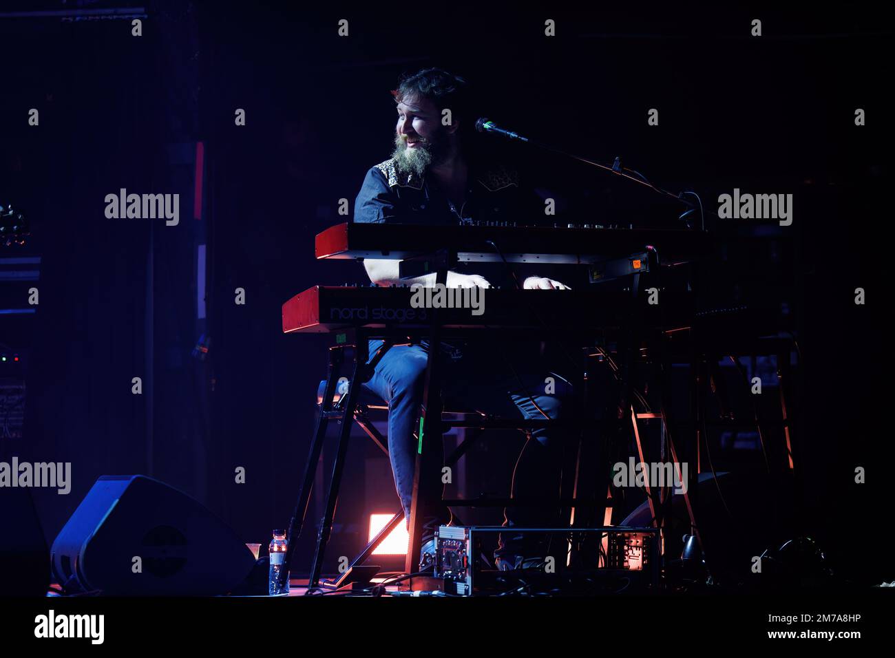 BARCELLONA - DEC 23: David Schulthess della band Morgan suona dal vivo sul palco di Razzmatazz il 23 dicembre 2022 a Barcellona, Spagna. Foto Stock