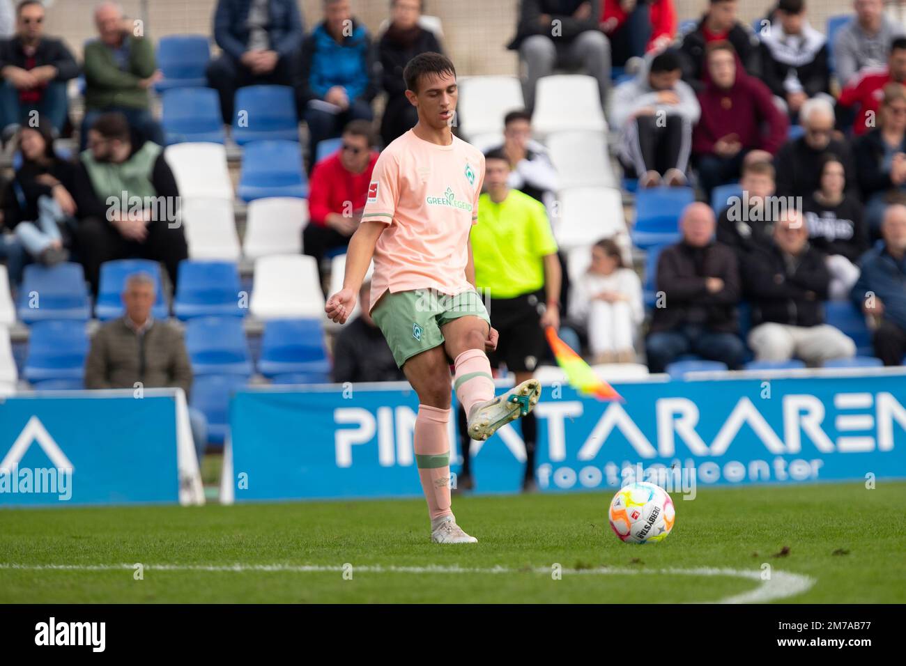 CHIARODIA FABIO di Werder Bremen calcia la palla, durante la partita amichevole, Real Murcia e SV Werder Bremen, partita amichevole alla Pinatar Arena in S Foto Stock