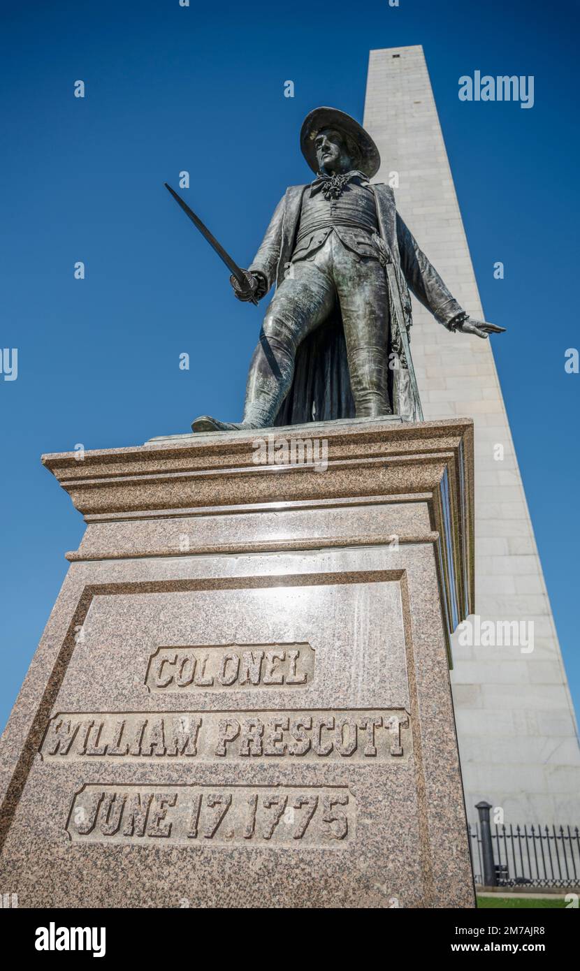 Statua di William Prescott al Bunker Hill Monument, colonnello americano alla Battaglia di Bunker Hill noto per l'ordine, 'non sparare fino a quando non si vede Foto Stock