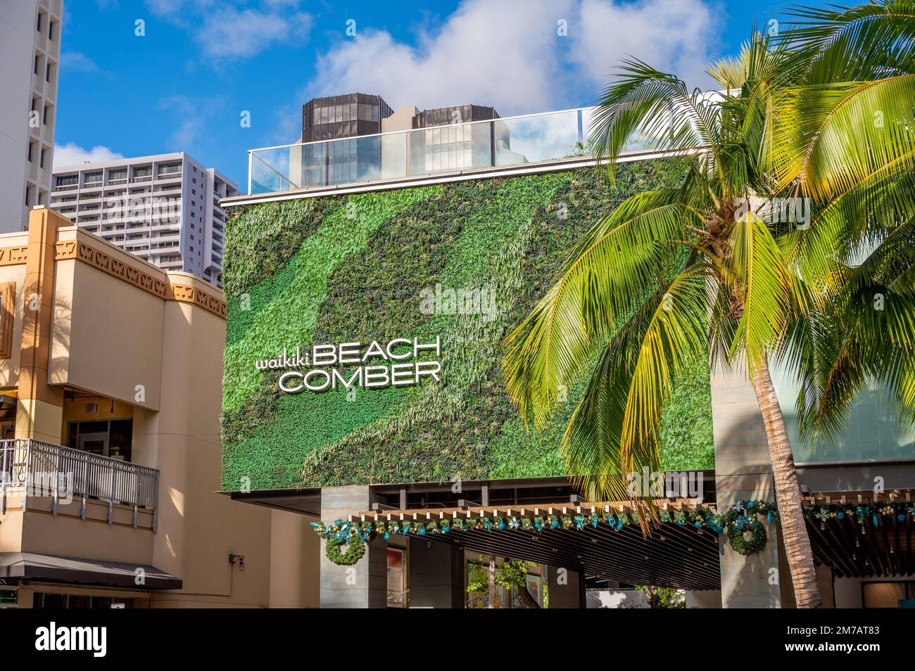 Honolulu, Hawaii - 1 Gennaio 2023: Esterno dell'hotel Waikiki Beach Comber a Waikiki. Foto Stock