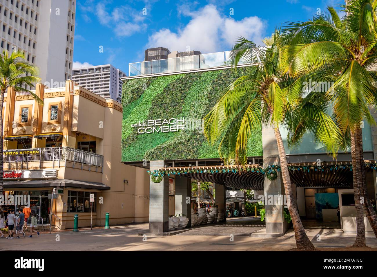 Honolulu, Hawaii - 1 Gennaio 2023: Esterno dell'hotel Waikiki Beach Comber a Waikiki. Foto Stock