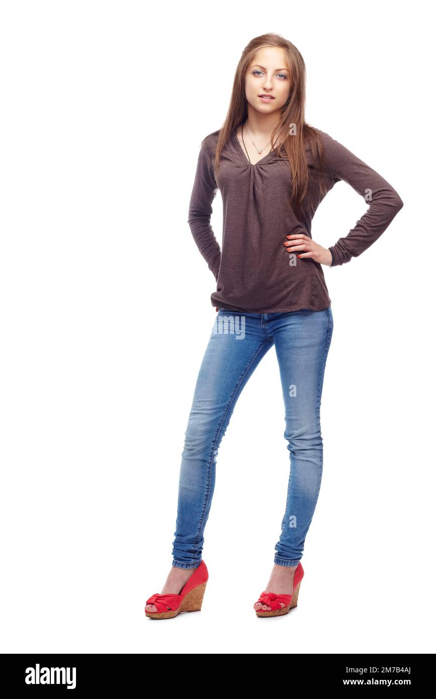 Giovane, sicuro e bello. Studio girato di una giovane donna attraente isolato su bianco. Foto Stock