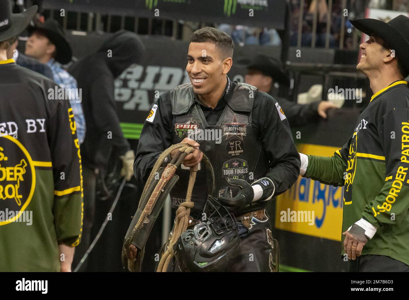 NEW YORK, NEW YORK - 08 GENNAIO: Luciano De Castro corre male così bene durante il terzo round del Professional Bull Riders 2023 scatenare la Bestia evento a Madison Square Garden il 8 gennaio 2023 a New York City. Credit: Ron Adar/Alamy Live News Foto Stock